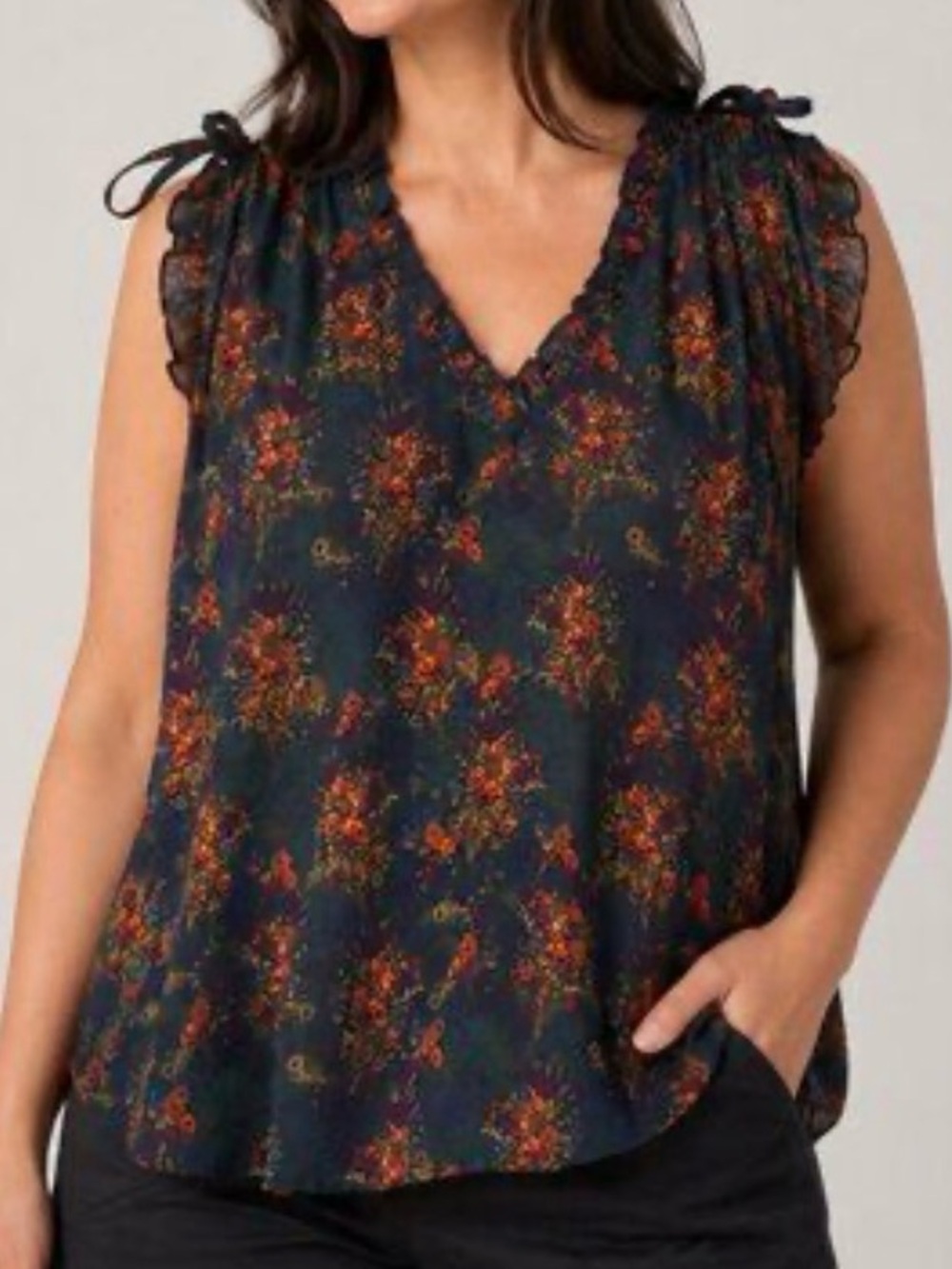 Natural Life adjustable Sleeveless V-Neck Floral Tie-Shoulder top M